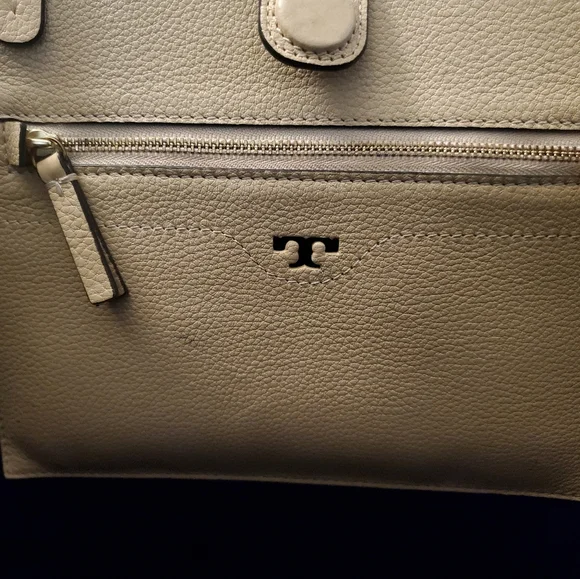 🤎 Authentic Tory Burch Leather Perforated Logo Tote - Picture 8 of 9